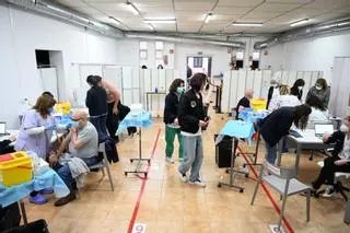 Sanitat acelera la vacunación en Castellón para frenar la saturación en hospitales
