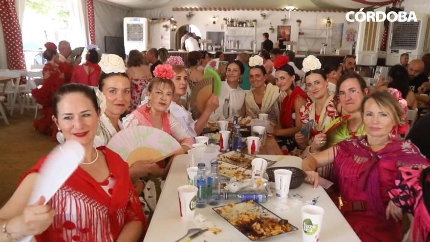 Sombrero, abanico y mucho sol para despedir la Feria