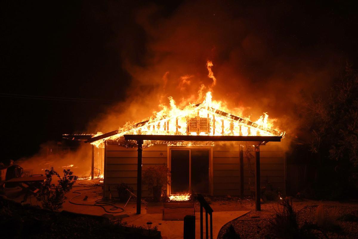 Otro devastador fuego en Mariposa (California) se acerca al parque de Yosemite