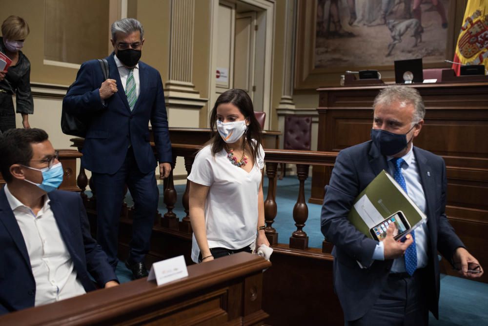 Pleno en el Parlamento de Canarias