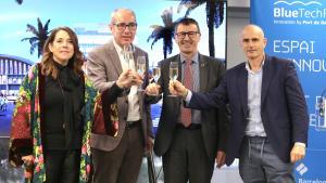De izquierda a derecha: Emma Cobos (directora de Innovació del Port); José Alberto Carbonell (presidente del Port de Barcelona); Carles Anglada (consejero delegado de World Trade Center) y David Pino (director de Port Vell), en la presentación del  BlueTechPort, en la actual sede del hub de economía azul, en el Moll de Sant Bertran.