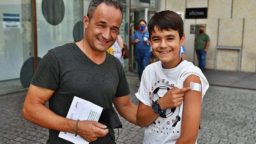 Joel Conde, con su padre.   | // VÍCTOR ECHAVE