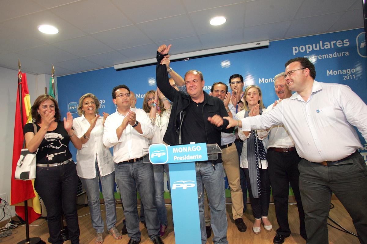 José Antonio Monago comparece en rueda de prensa durante la noche electoral tras su histórica victoria el 23 de mayo de 2011.