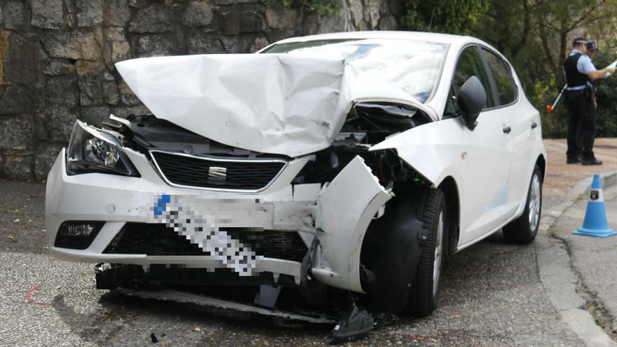 Dos ferits lleus en un accident de cotxe a Girona