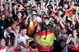 Imágenes del ambiente del partido de España en Santa Cruz