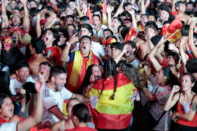 Imágenes del ambiente del partido de España en Santa Cruz de Tenerife