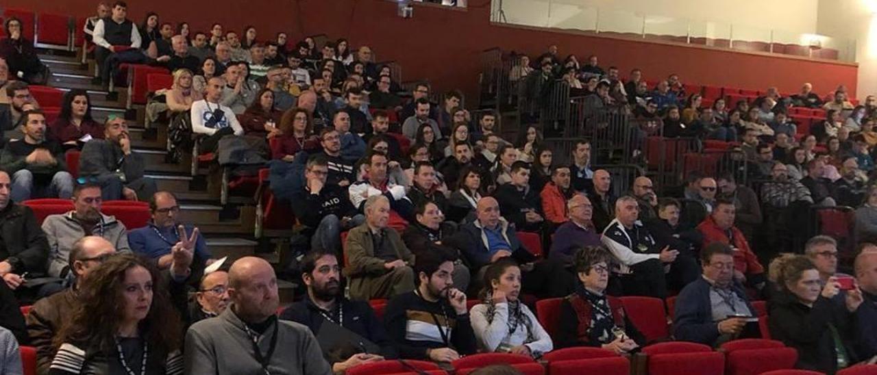 Los asistentes al curso que se organizó en le Museu Faller para sacarse el carnet CRE.