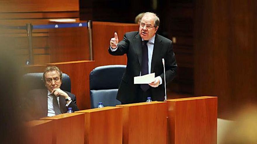 Juan Vicente Herrera en el pleno de las cortes.