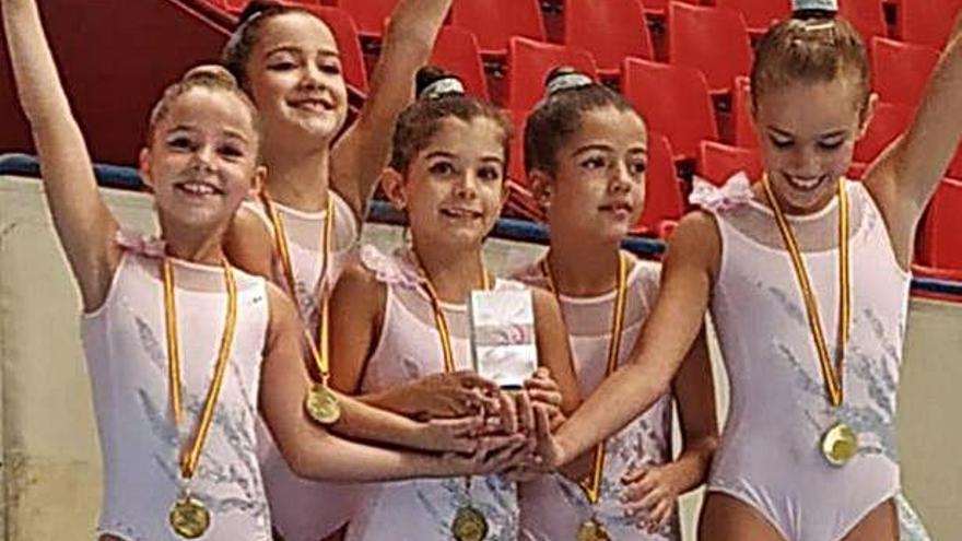 Benjamines de Rítmica Mapecca en lo más alto del podio en el Campeonato regional.