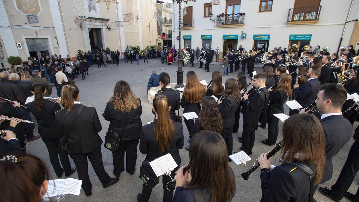 Funeral en Llutxent de Diego Canet Bellvís, músico de 24 años