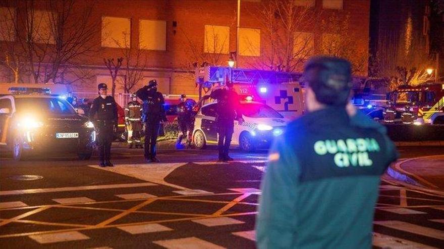 Sentido homenaje en plena calle al jefe de los GAR muerto por el coronavirus