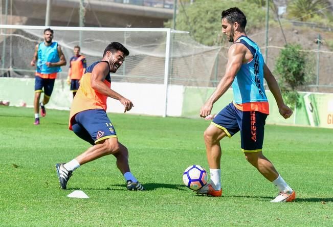 Entrenamiento UD Las Palmas en Barranco Seco ...