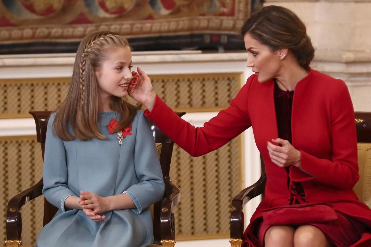 La princesa Leonor recibe el Toisón de Oro de manos de Felipe VI