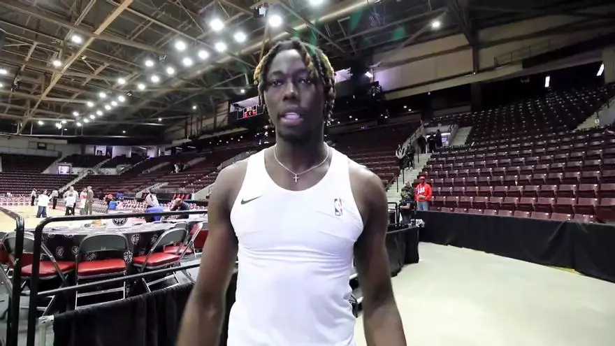 Eli Ndiaye se declara sorprendido de lo mucho que se corre en la NBA tras su debut