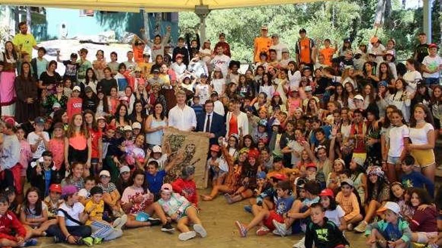 Asistentes a la clausura del campamento. // FdV