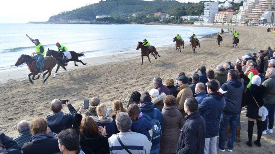 Vertiginosas carreras de caballos para cerrar Sant Antoni en Orpesa