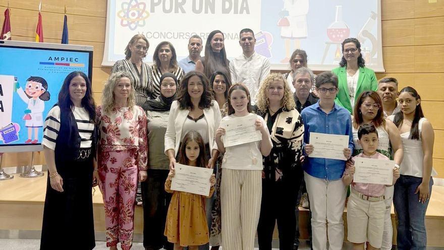 Cerca de 6.000 escolares participan en el concurso regional ‘Científica por un día’