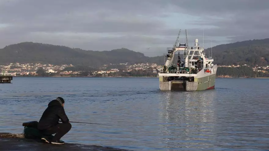 Zarpan de Vigo los buques que feanan en las Malvinas