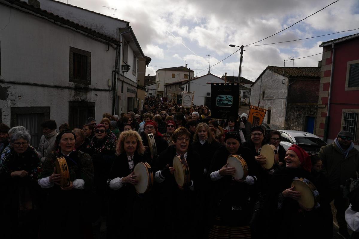 GALERÍA | Récord de águedas: 1.658 mujeres invaden Bermillo de Sayago