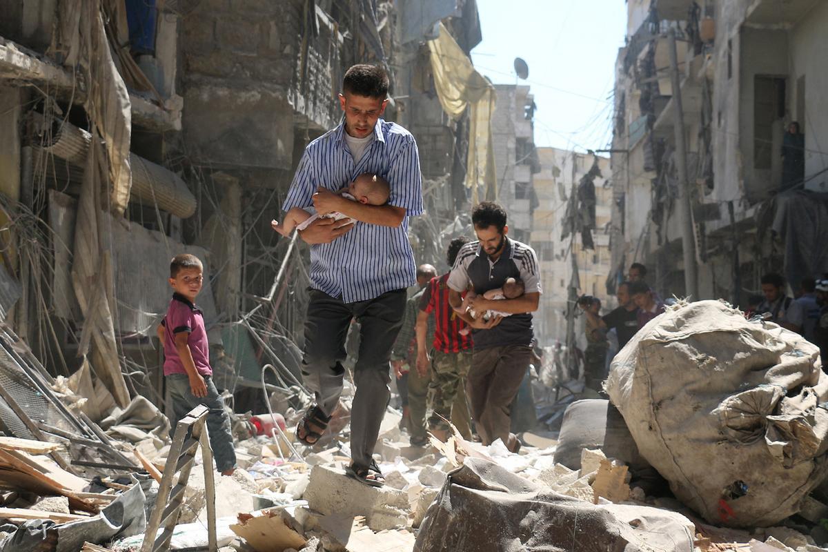 En el barrio rebelde de Salihin después de un ataque aéreo. Alepo, 11 de septiembre de 2016.