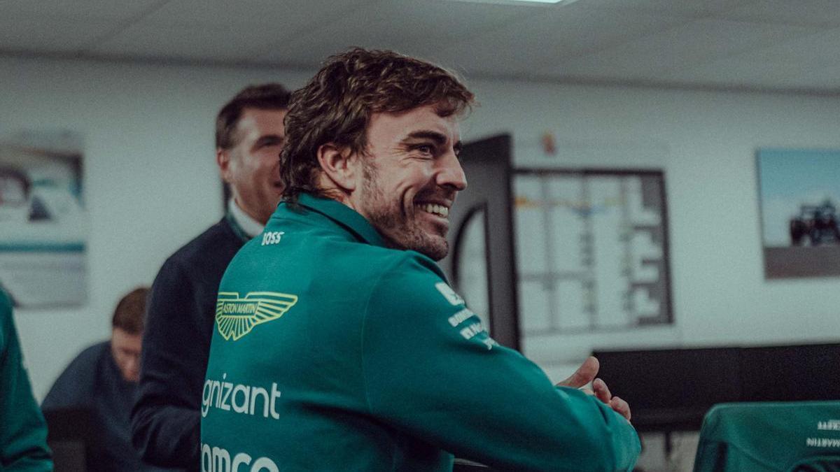 Fernando Alonso, en las instalaciones de Aston Martin