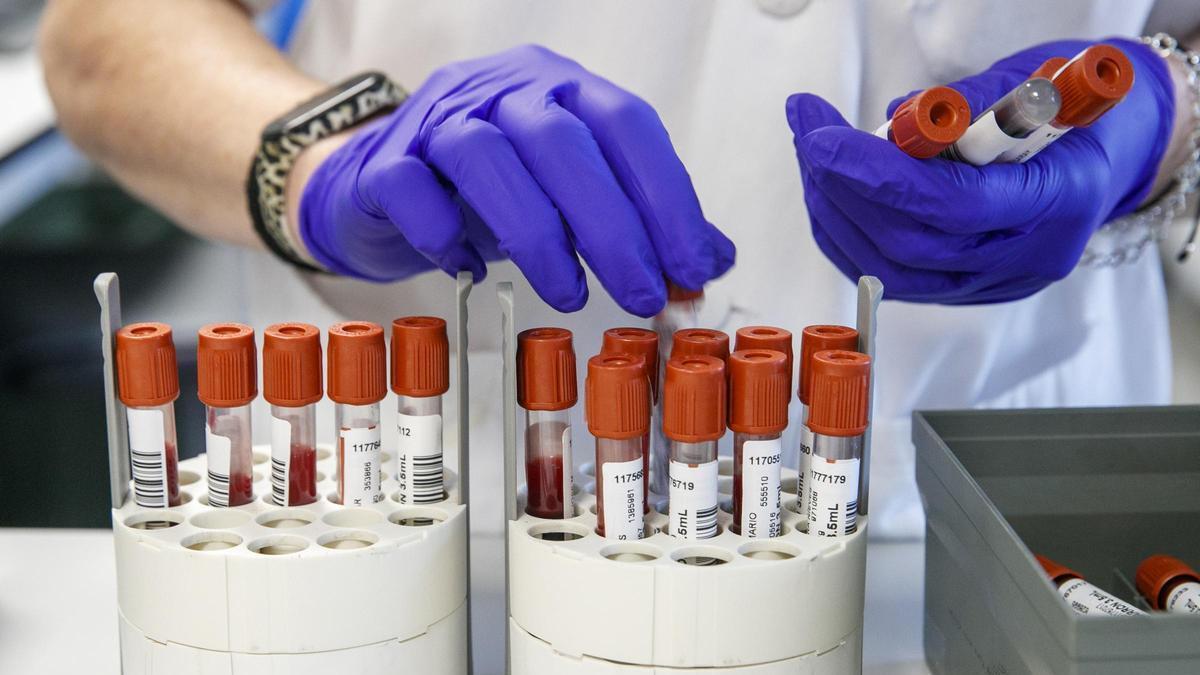 Salut pone el foco en las familias antivacunas tras aumentar el sarampión el 135% en el último año