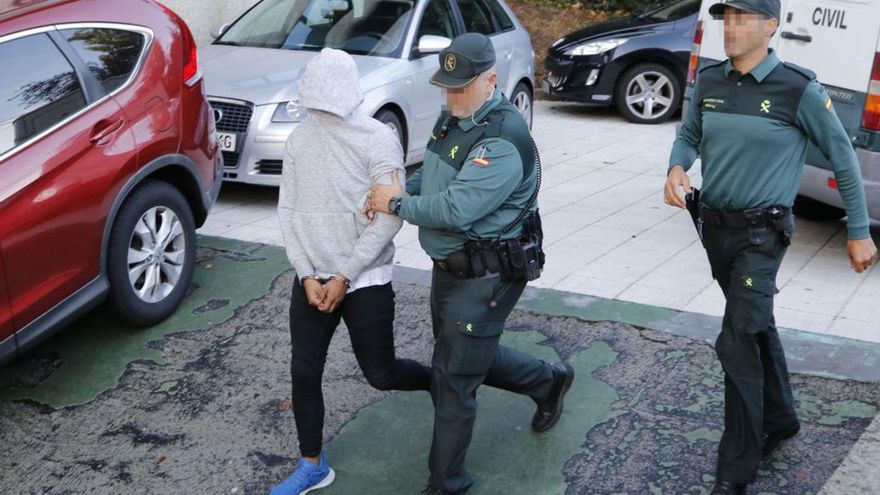 Unode los acusados, a su llegada al juzgado en 2018. | // A. VILLAR