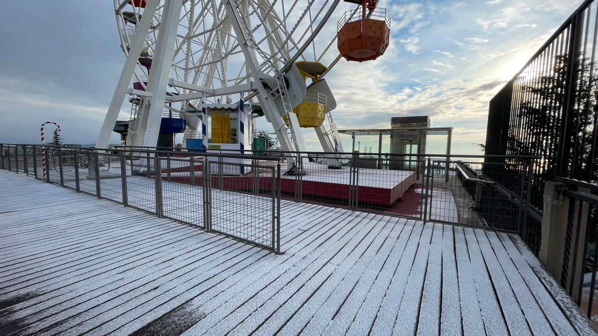 Nieve en los accesos al Tibidabo, en Collserola