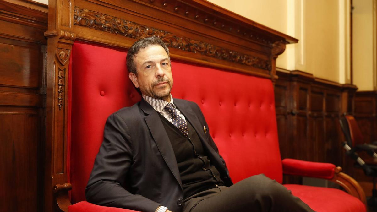 Víctor Javier Vázquez Alonso, profesor titular de Derecho Constitucional de la Universidad de Sevilla, en la Junta General del Principado