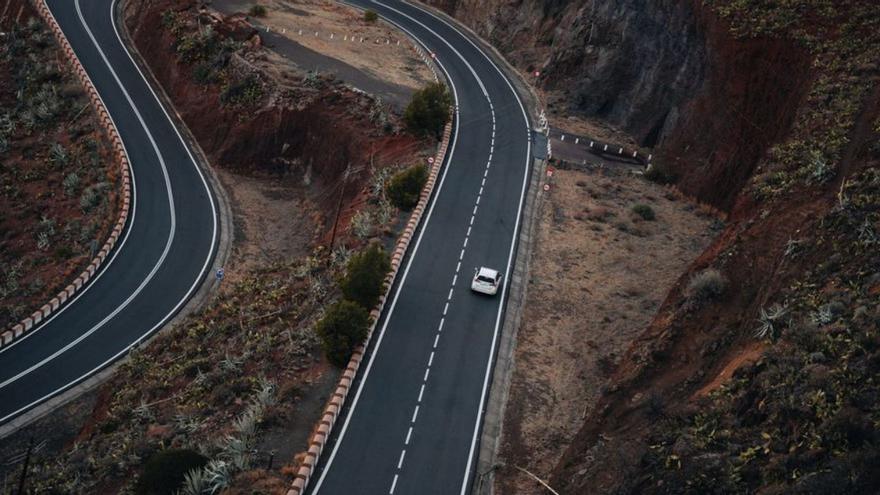 Herido un hombre tras el vuelco de un camión en San Sebastián de La Gomera