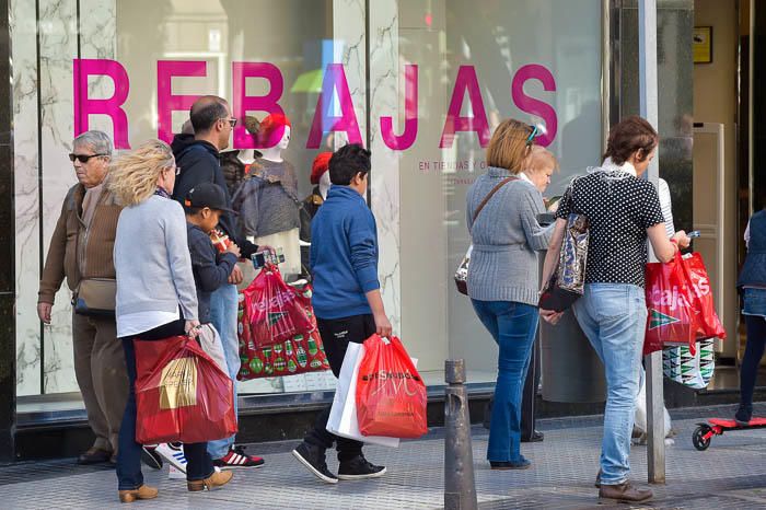 Inicio de las rebajas en Mesa y López