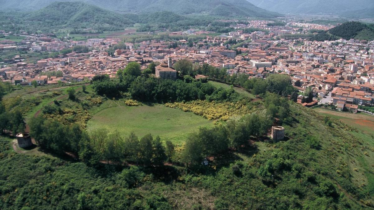 El volcà Montsacopa en una fotografia d'arxiu.