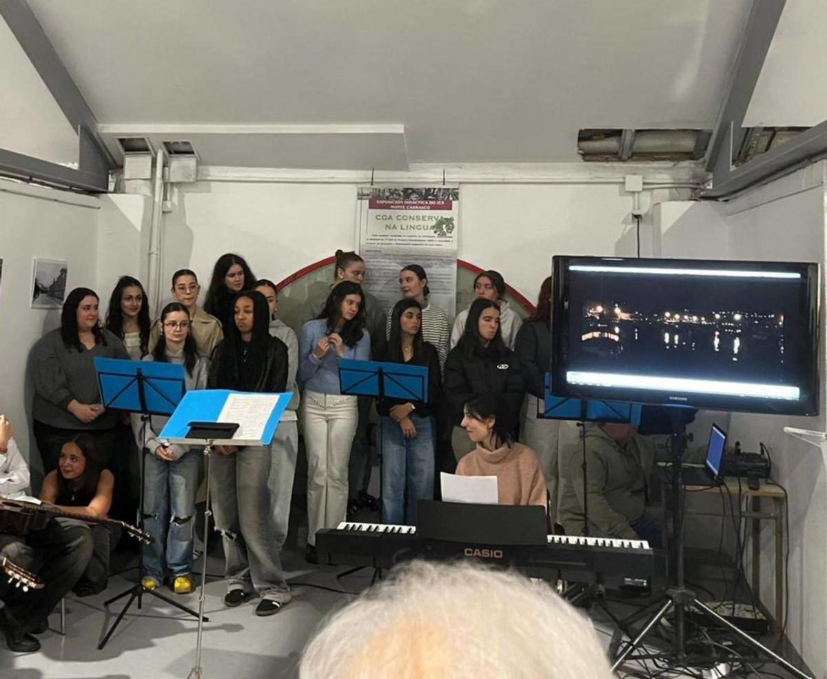 El coro de Rodeira en la inauguración 
de la exposición.
|  Santos Álvarez