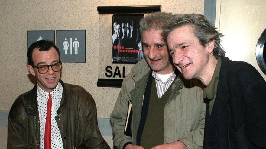 Michi (dcha.) y Leopoldo Panero (c), junto al director Ricardo Franco, en 1995, durante la presentación de ‘Después de tantos años’.