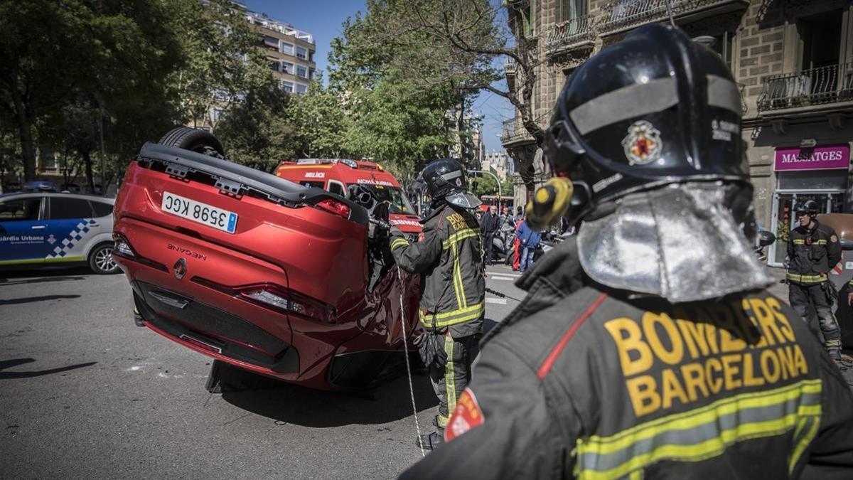 Choque de dos vehículos en la calle Bailèn.