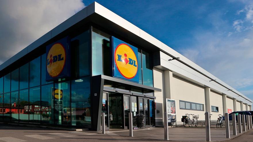 Colas en Lidl para hacerse con el zapatero colgante que deja el suelo totalmente despejado y limpio