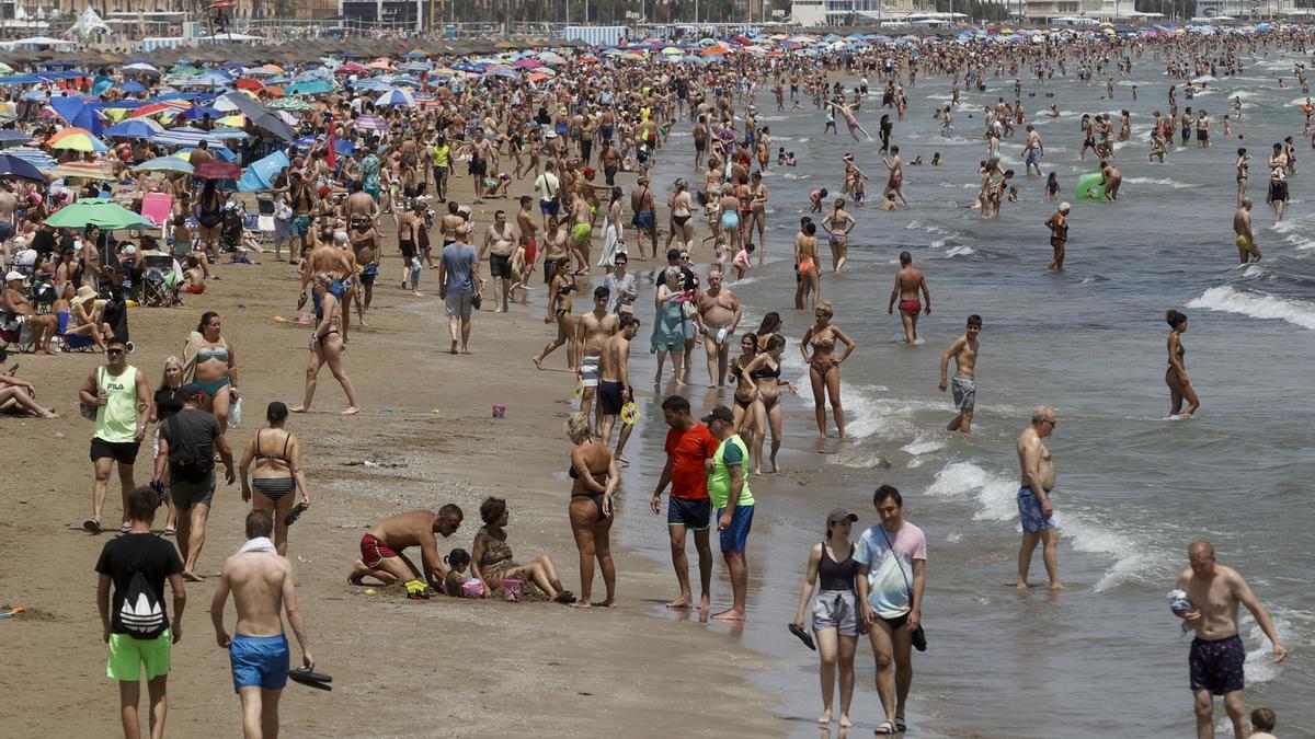 Playas llenas en el primer fin de semana de julio