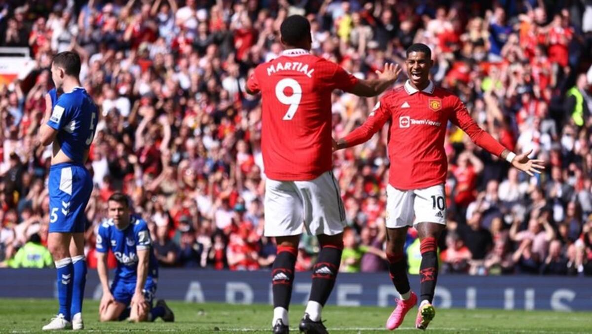 Rashford asistió a Martial antes de marcharse lesionado