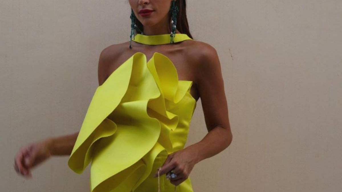 Rocío Osorno con vestido amarillo de Zara