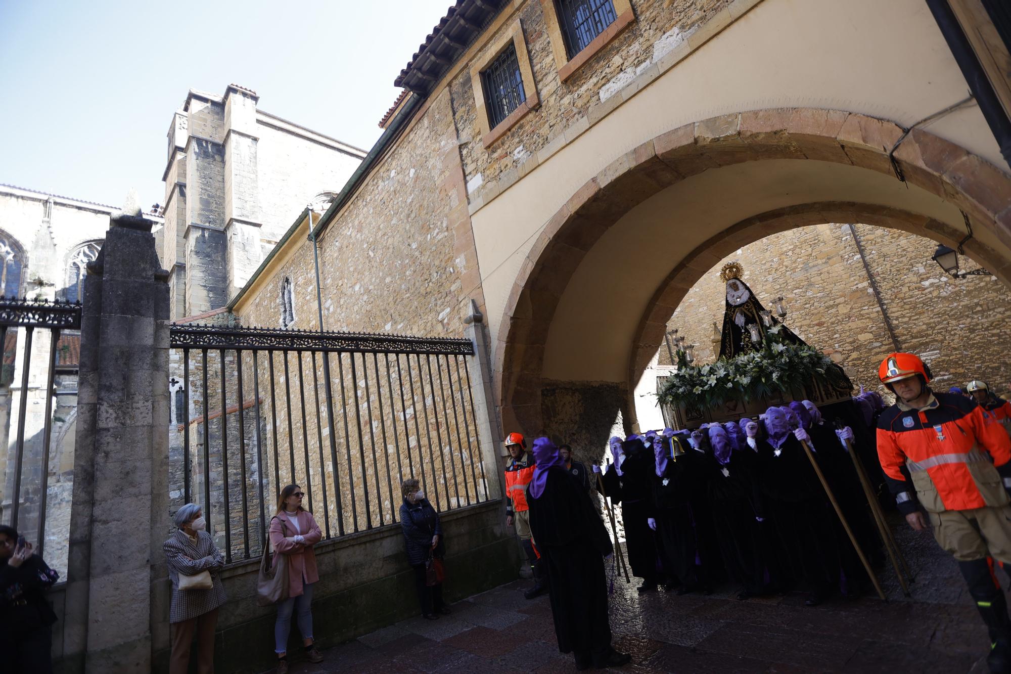 EN IMÁGENES: Así fue la procesión de la Soledad en la Semana Santa de Oviedo