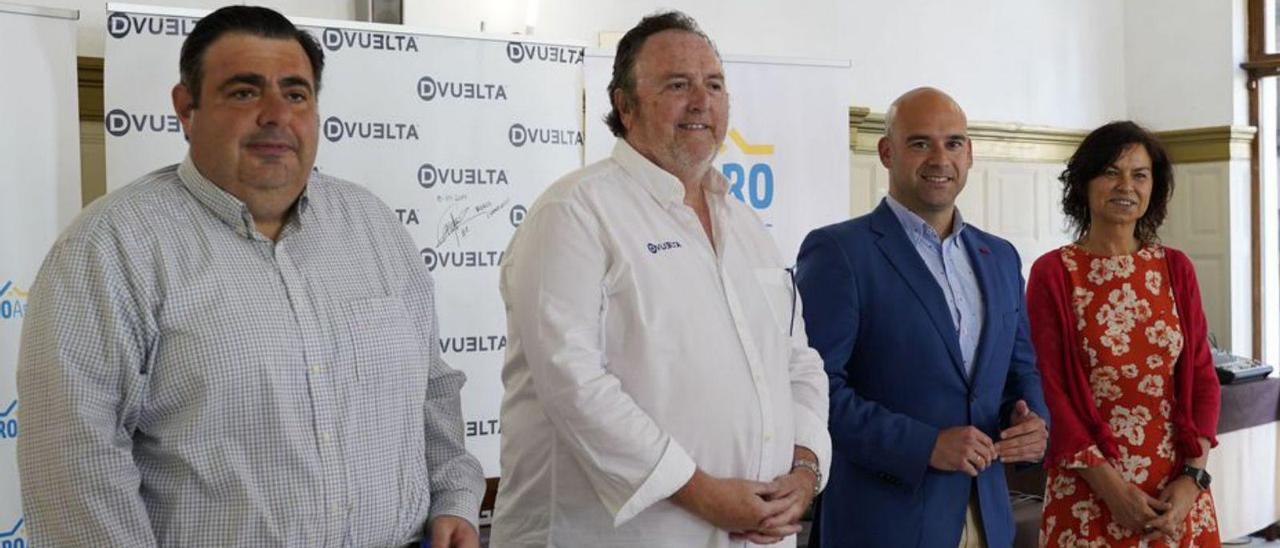 Por la izquierda, Pelayo Barcia, Pedro Javaloyes, Jesús Martínez Salvador y Ana Montserrat López, ayer, en el Hotel Asturias. | Irene Sirgo