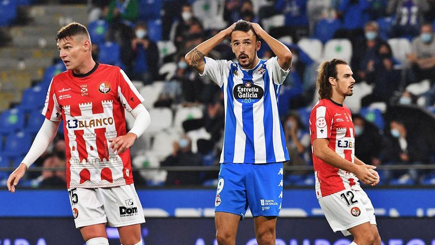 Alberto Quiles lamenta una de las innumerables ocasiones falladas por su equipo. |  // CARLOS PARDELLAS
