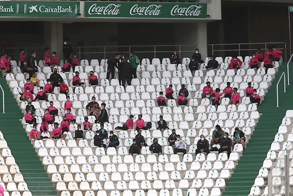 Aficionados asistentes al encuentro Córdoba CF-Cádiz B