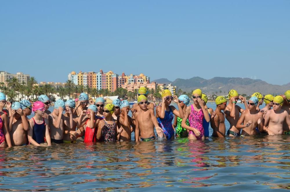 Más de 200 participantes 'se mojan' por la esclerósis múltiple en Playa Paraíso