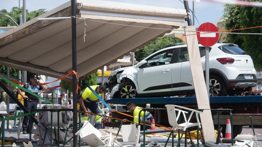 Un coche arrolla a varias personas en una terraza en Corralejo (Fuerteventura)