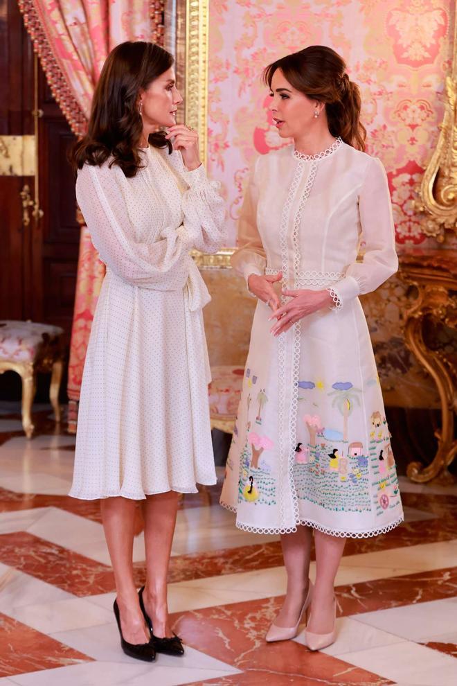 El encuentro de la reina Letizia y la primera dama de Paraguay, Silvana López, en el Palacio Real de Madrid