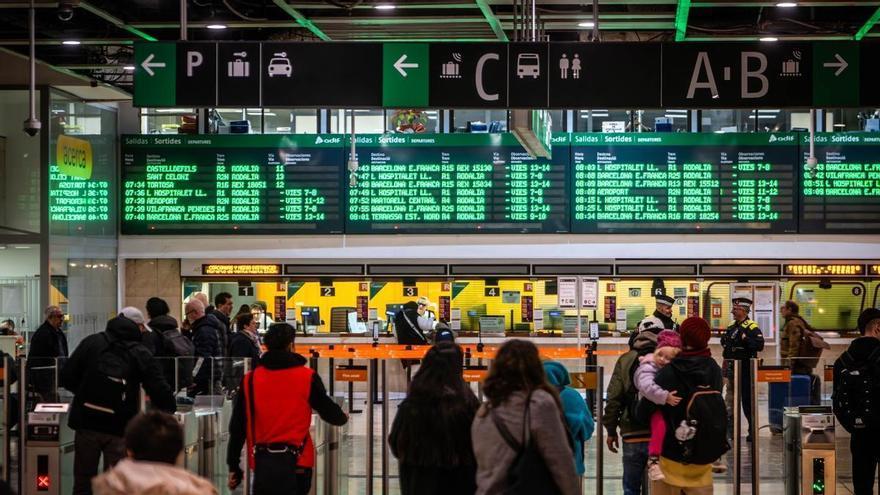 La estación de Sants retoma la normalidad a medio gas tras dos días sin servicio de Rodalies