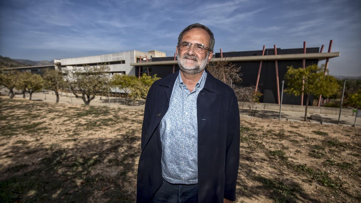 Toni Roig en las afueras de de su oficina en el ParcBit.