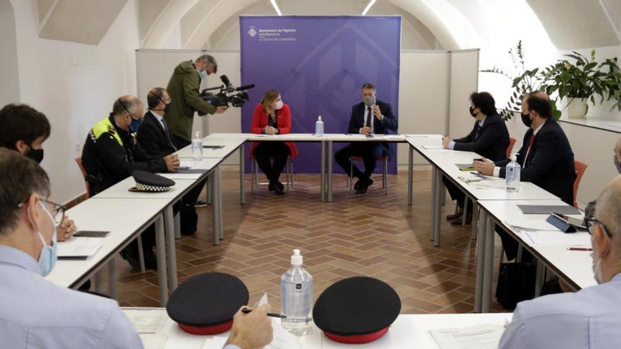 La reunió del conseller d&#039;Interior, Miquel Sàmper, amb l&#039;alcaldessa de Figueres