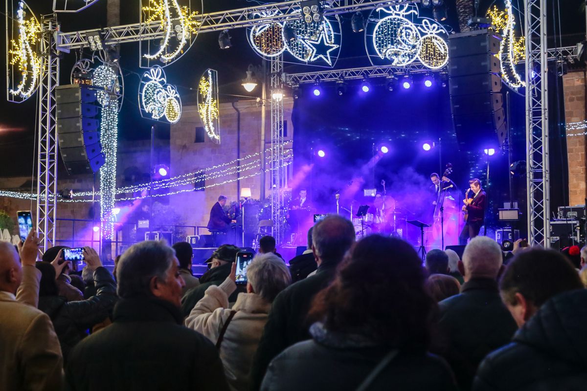 Fotogalería | Así fue el concierto de The Lucky Duckies en la plaza de España de Mérida